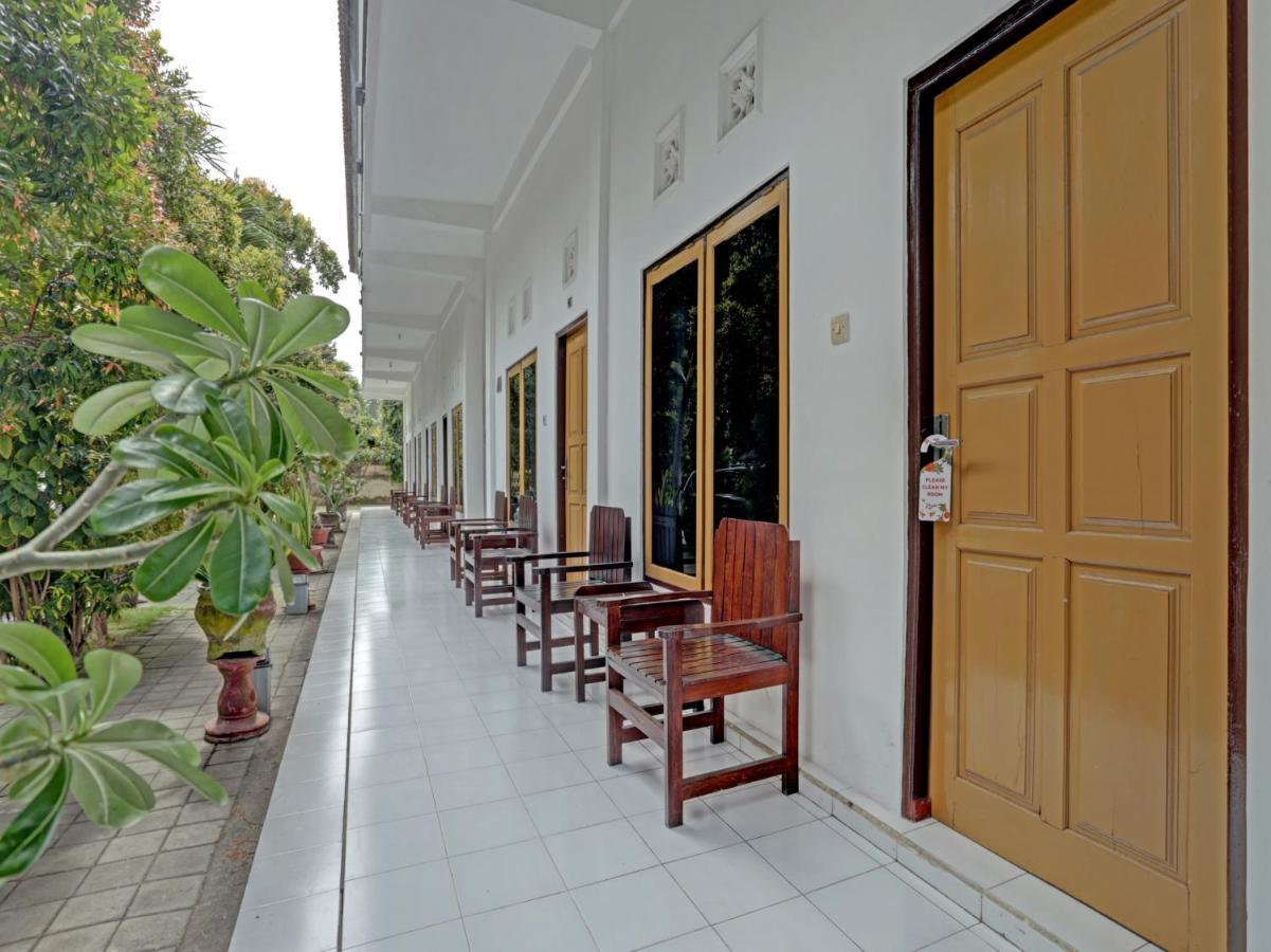 โอโย 3096 โฮเต็ล เดวี วาร์ซิกิ Hotel กิลิมานุค ภายนอก รูปภาพ